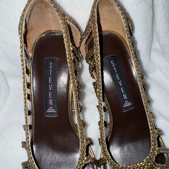 Steven by Steve Madden Gold Strappy Woven Heels, Size 8 - Picture 8 of 8